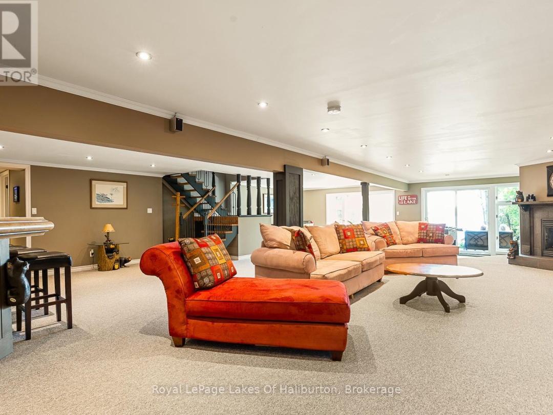 1047 Balmoral Lane, Trooper Lake