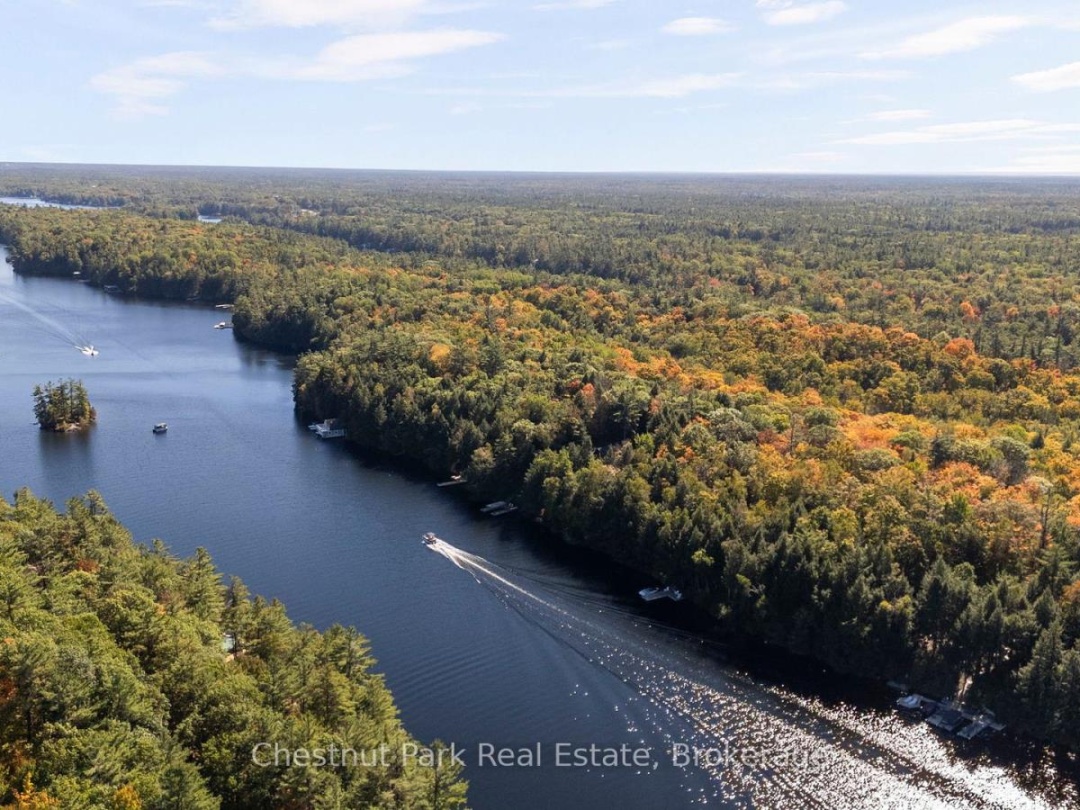 10 TAYLOR (26LM10) ISLAND, 