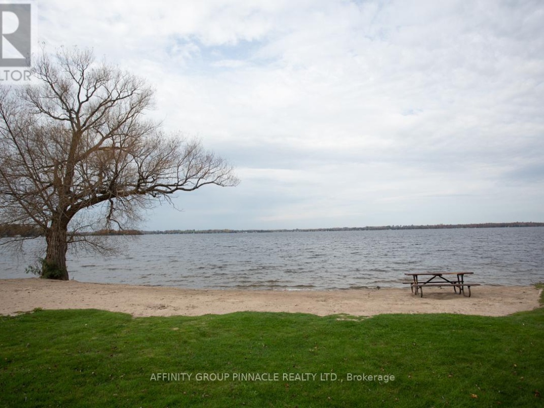 103 - 94 FRANCIS STREET W, 