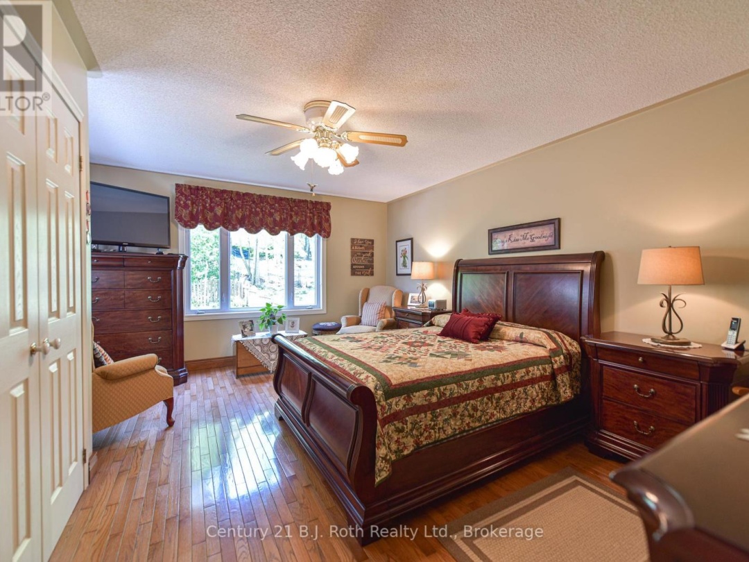 297 MATCHEDASH STREET N, 