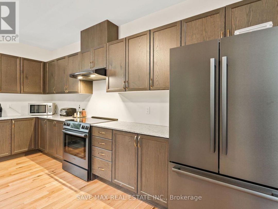 1049 GREENSVIEW DRIVE, 