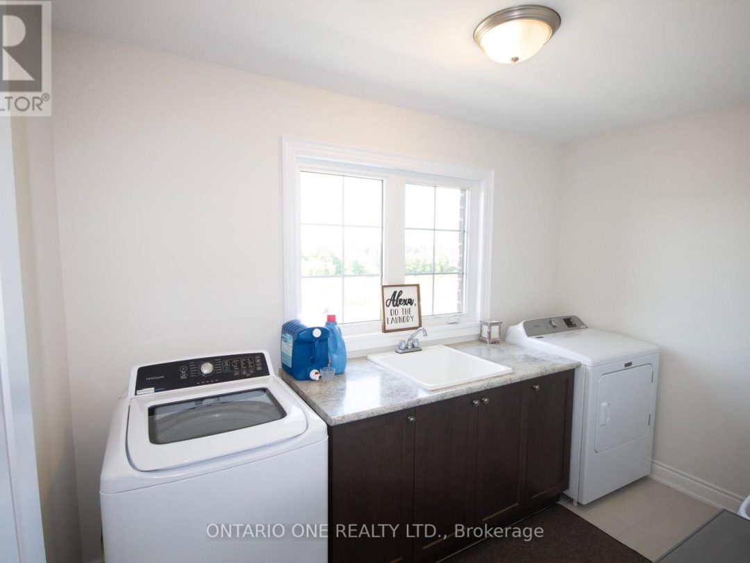 3129 Orion Boulevard, Orillia