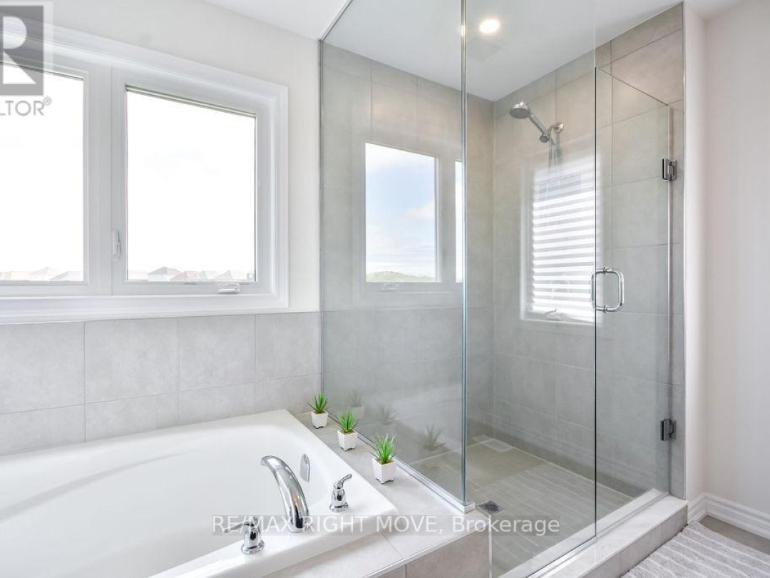 3117 Orion Boulevard, Orillia