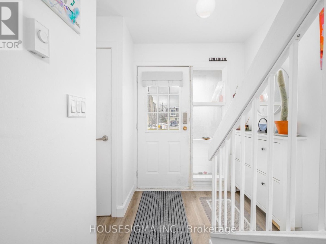 19 - 4 PARADISE BOULEVARD, 