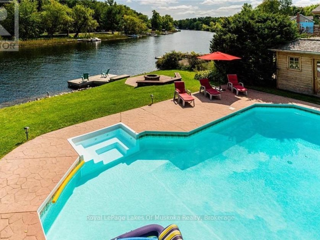 1815 Peninsula Point Road, Severn Lake