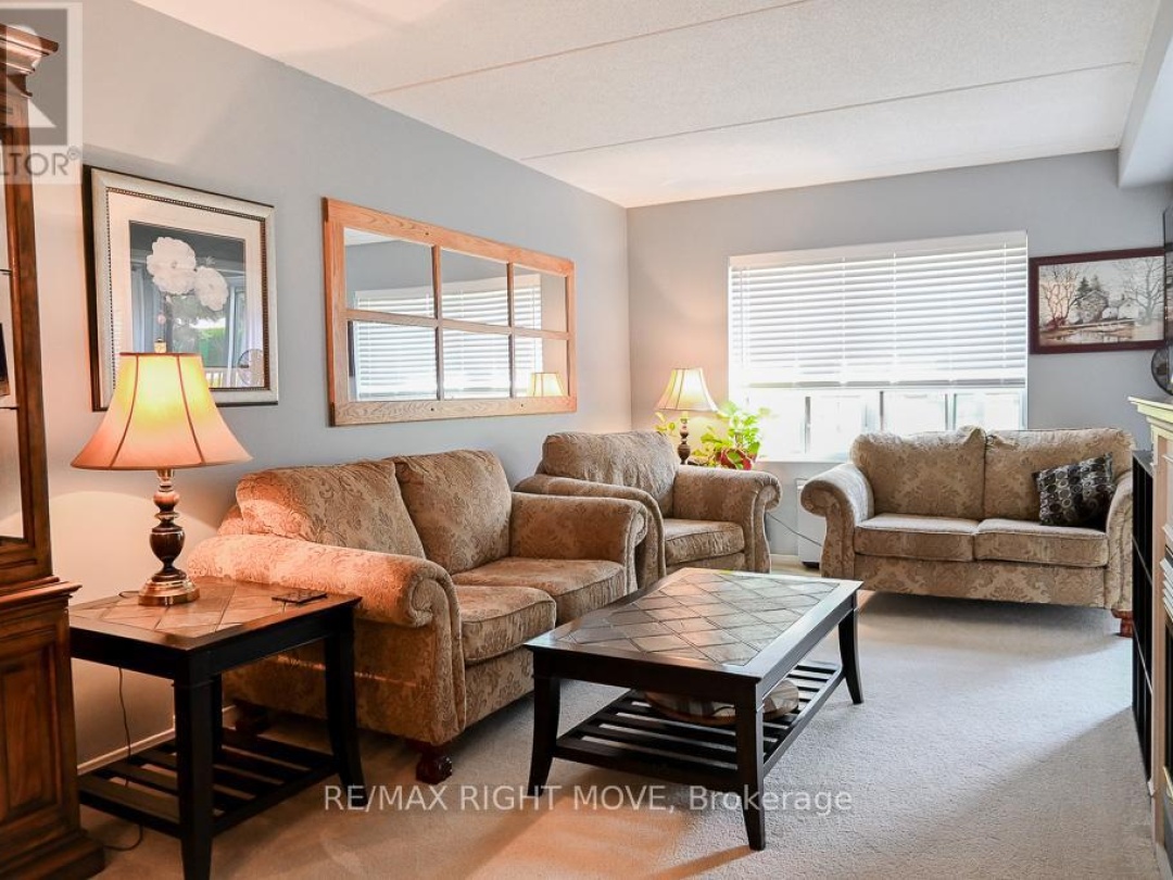 102 54 Fittons Road W, Orillia