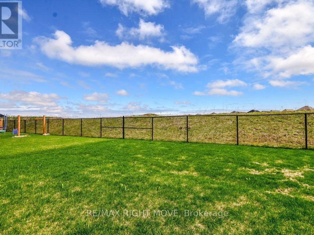 3117 Orion Boulevard, Orillia