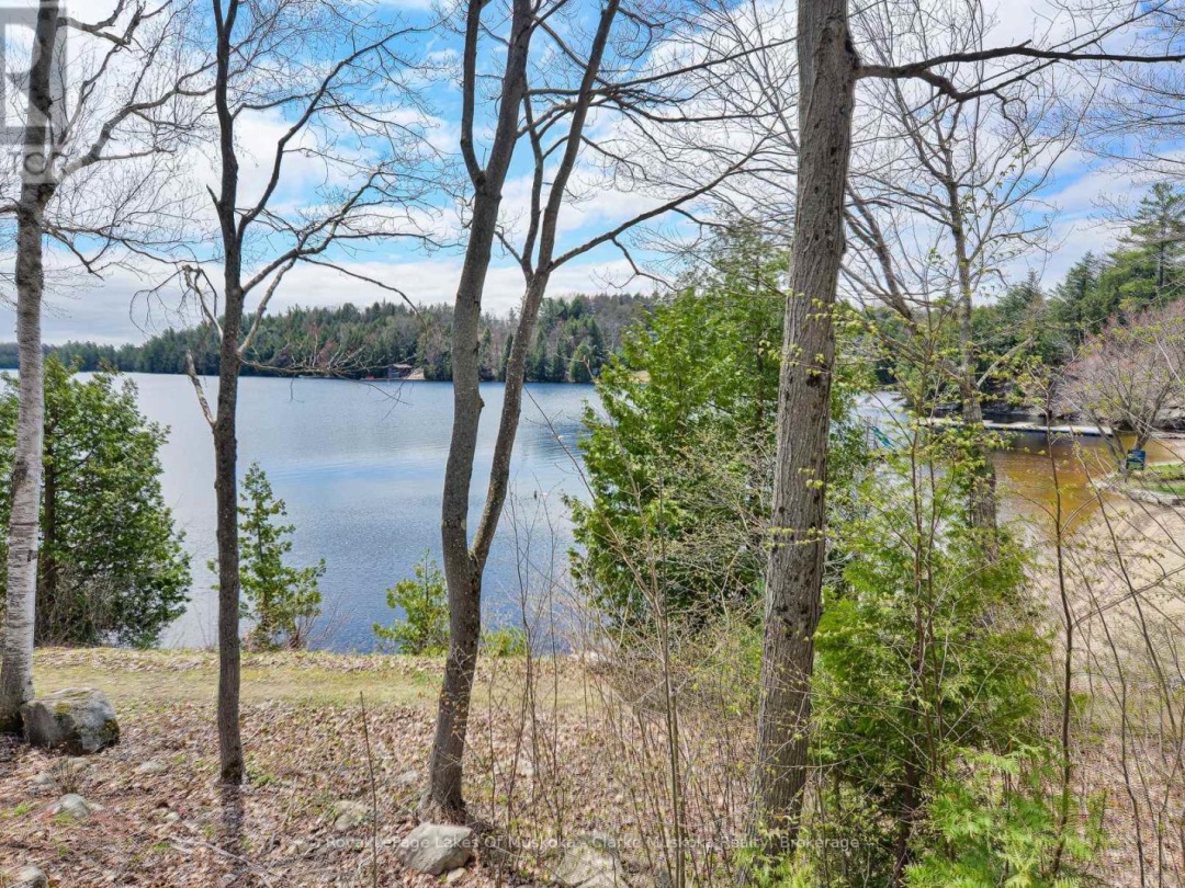 7 - 7 SILVER POINT ROAD, 