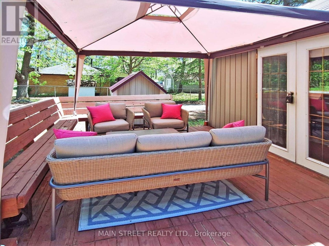 2 Ceadarhurst Avenue, Sturgeon Lake