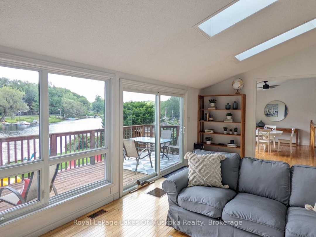 1815 Peninsula Point Road, Severn Lake