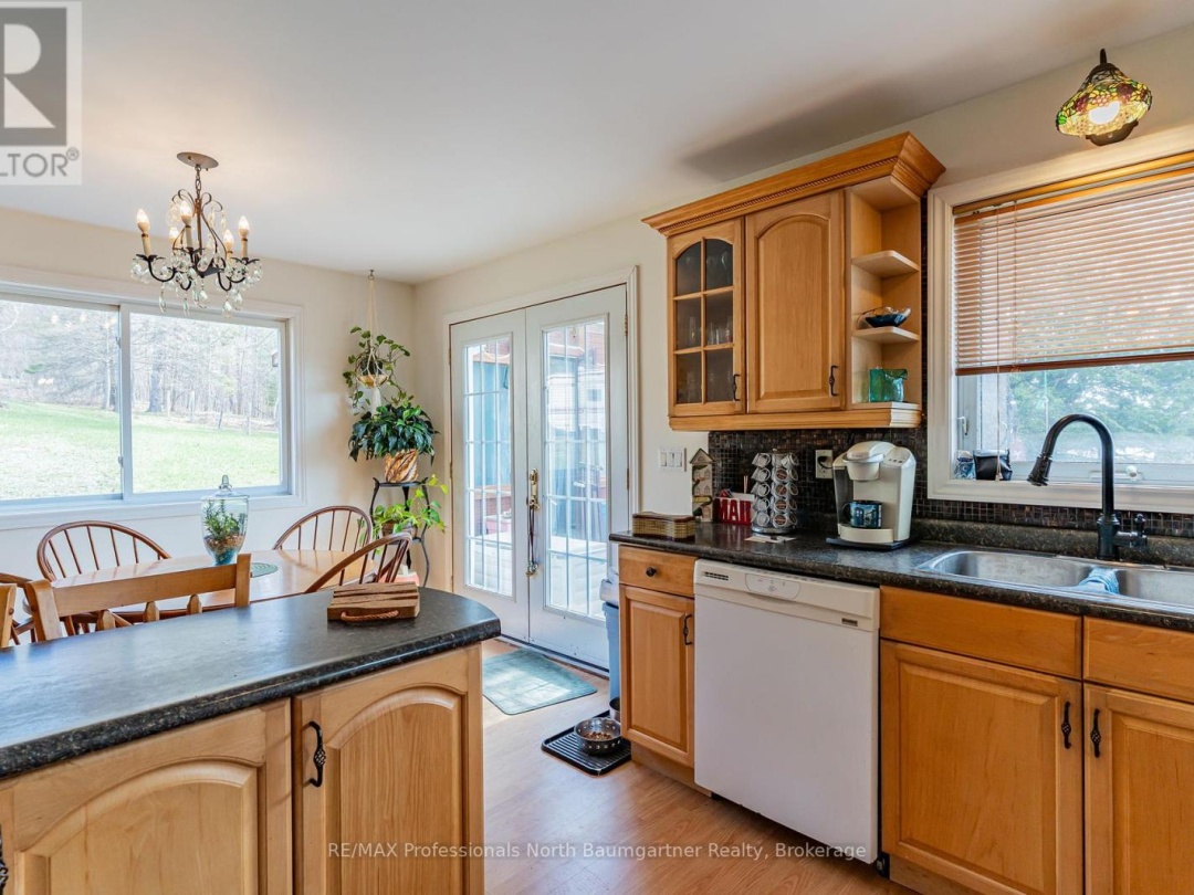 1093 Reynolds Road, Horseshoe Lake