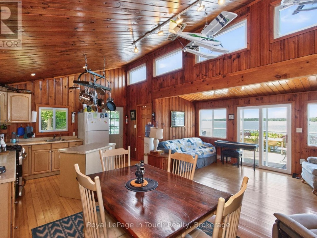 4 IS 270 GEORGIAN BAY ISLAND, 
