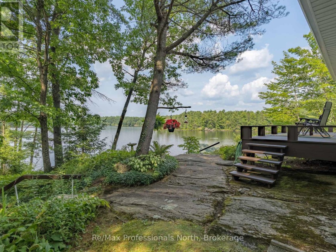 1020 Road 2000, Muldrew-south Lake
