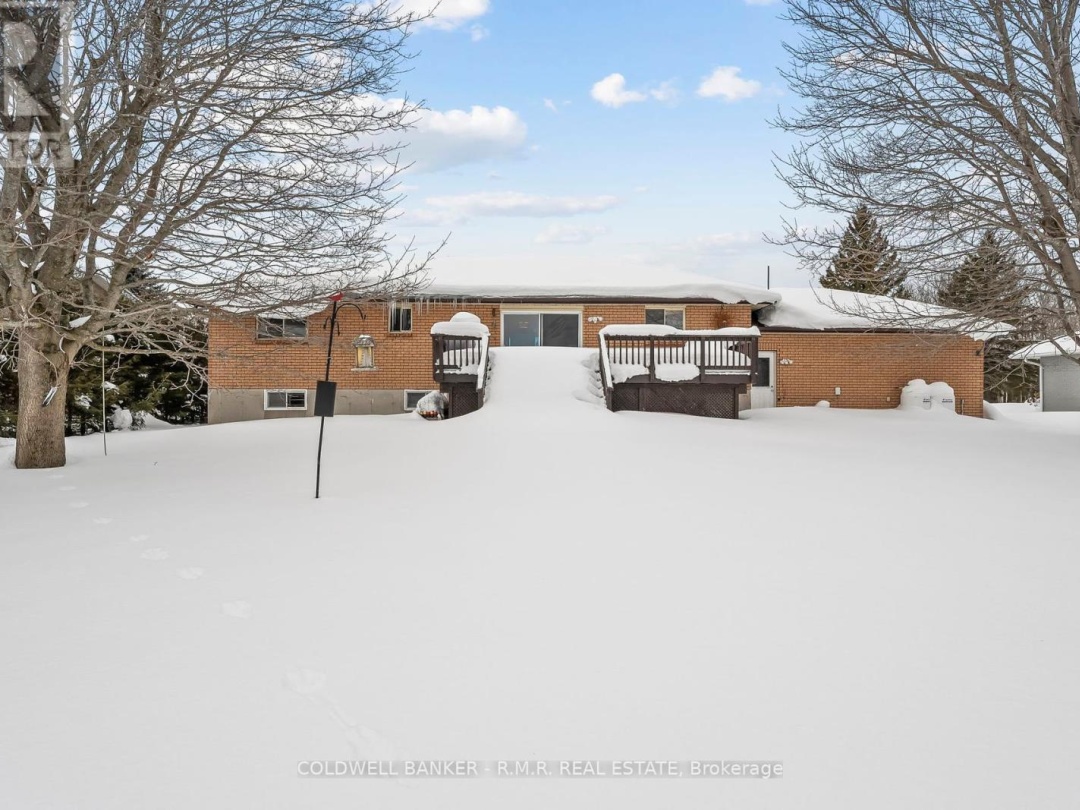 84 Pinewood Boulevard, Canal Lake