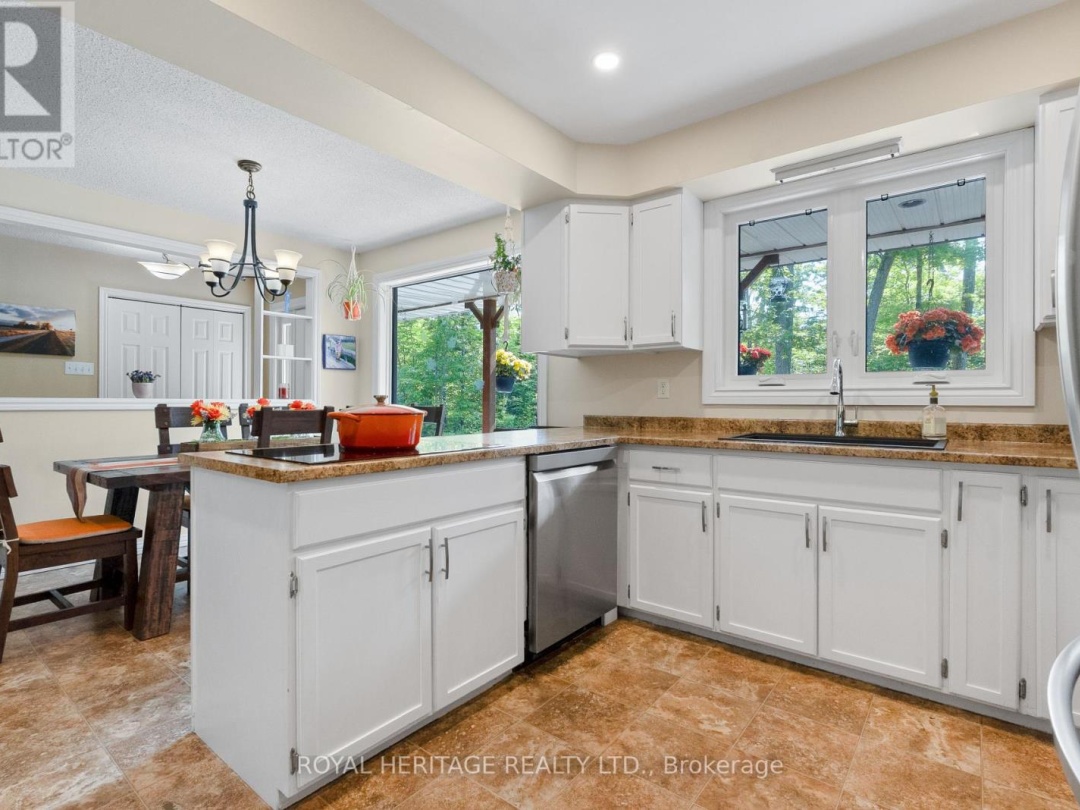 65 BESSIE AVENUE N, 