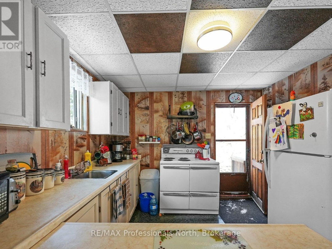 1025 Manitou Road, Little Dudmon Lake