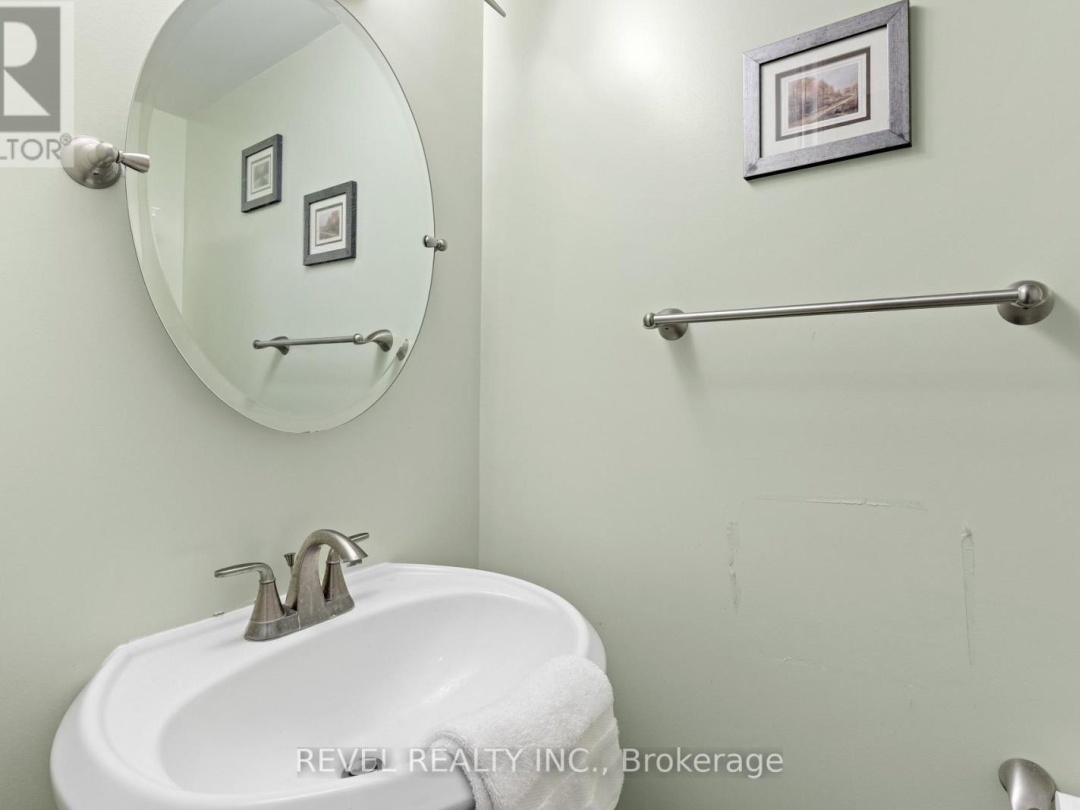 99 BOWEN ROAD, 