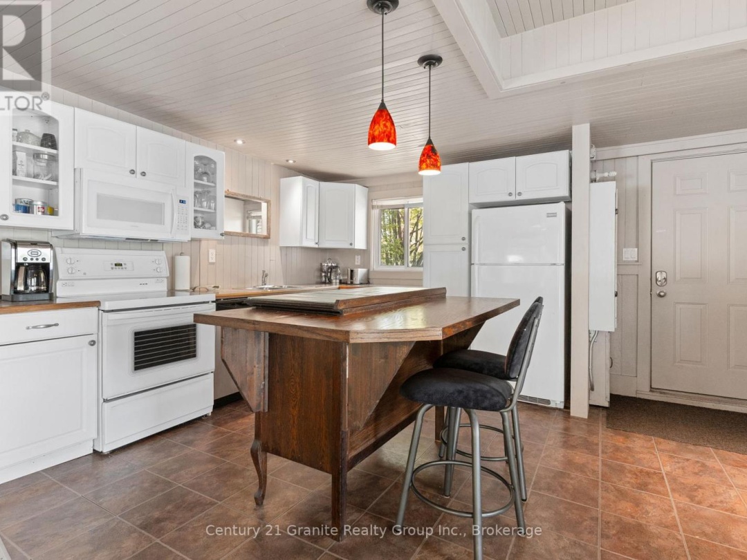 359 Avery Point Road, Dalrymple Lake