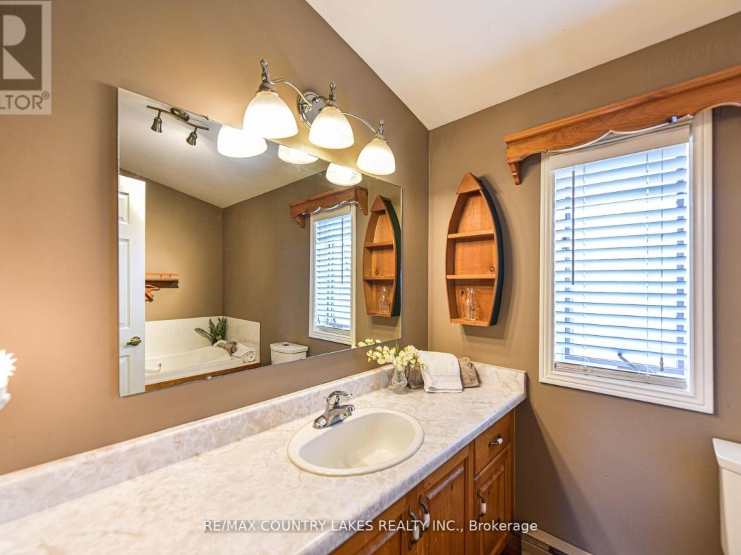 2102 LAKESHORE DRIVE, Lake Simcoe