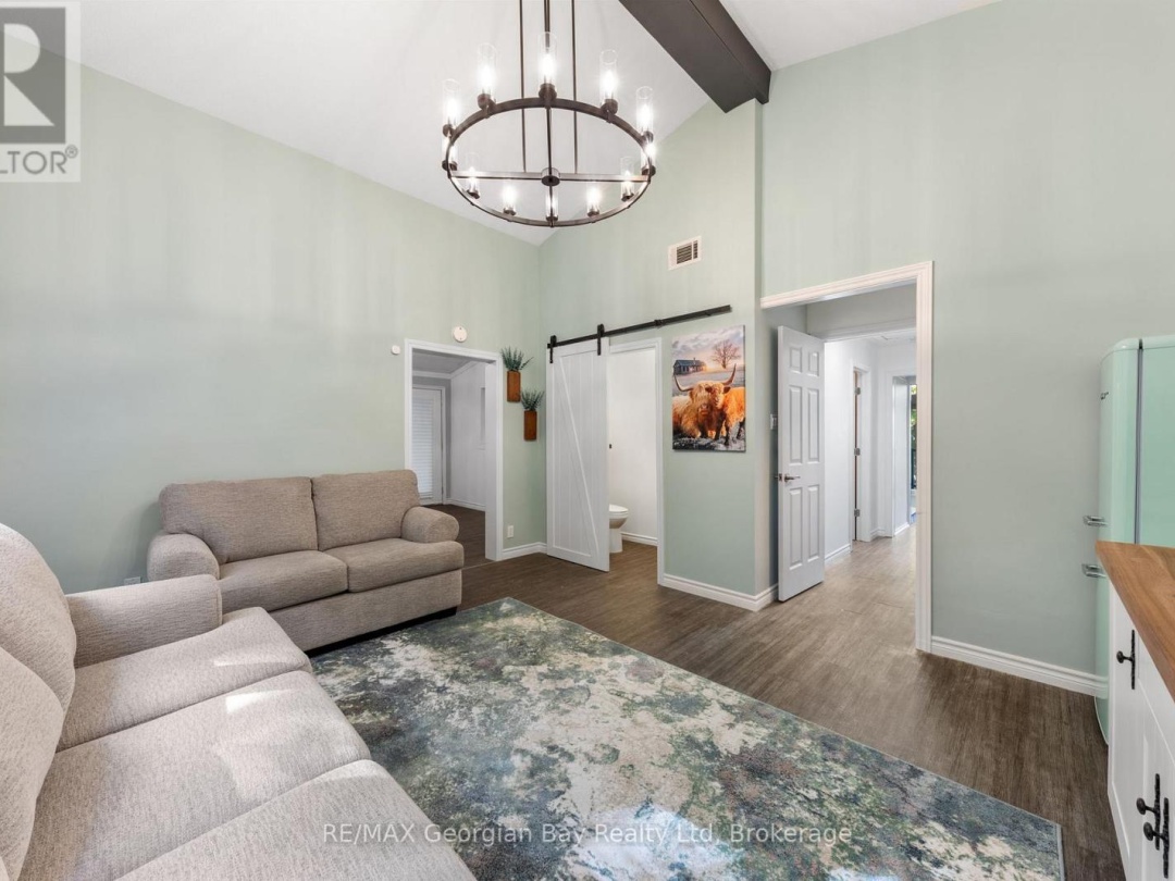 1745 TWIN OAKS CRESCENT, 