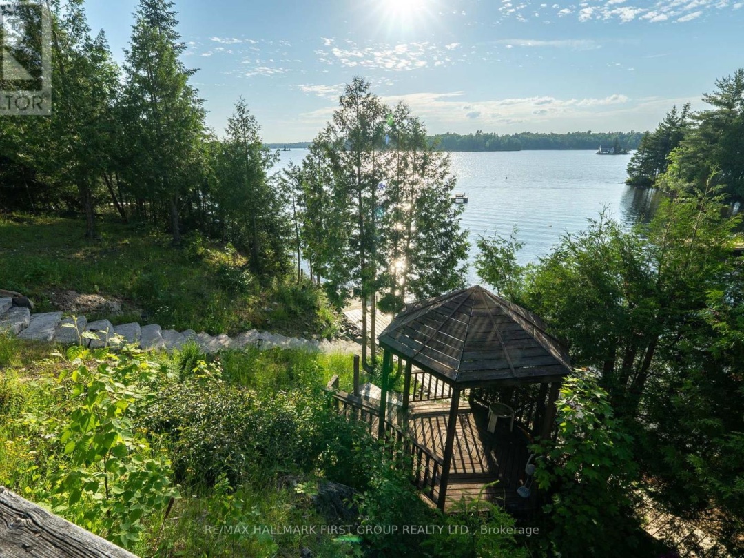 402 STEENBURG LAKE ROAD S, 