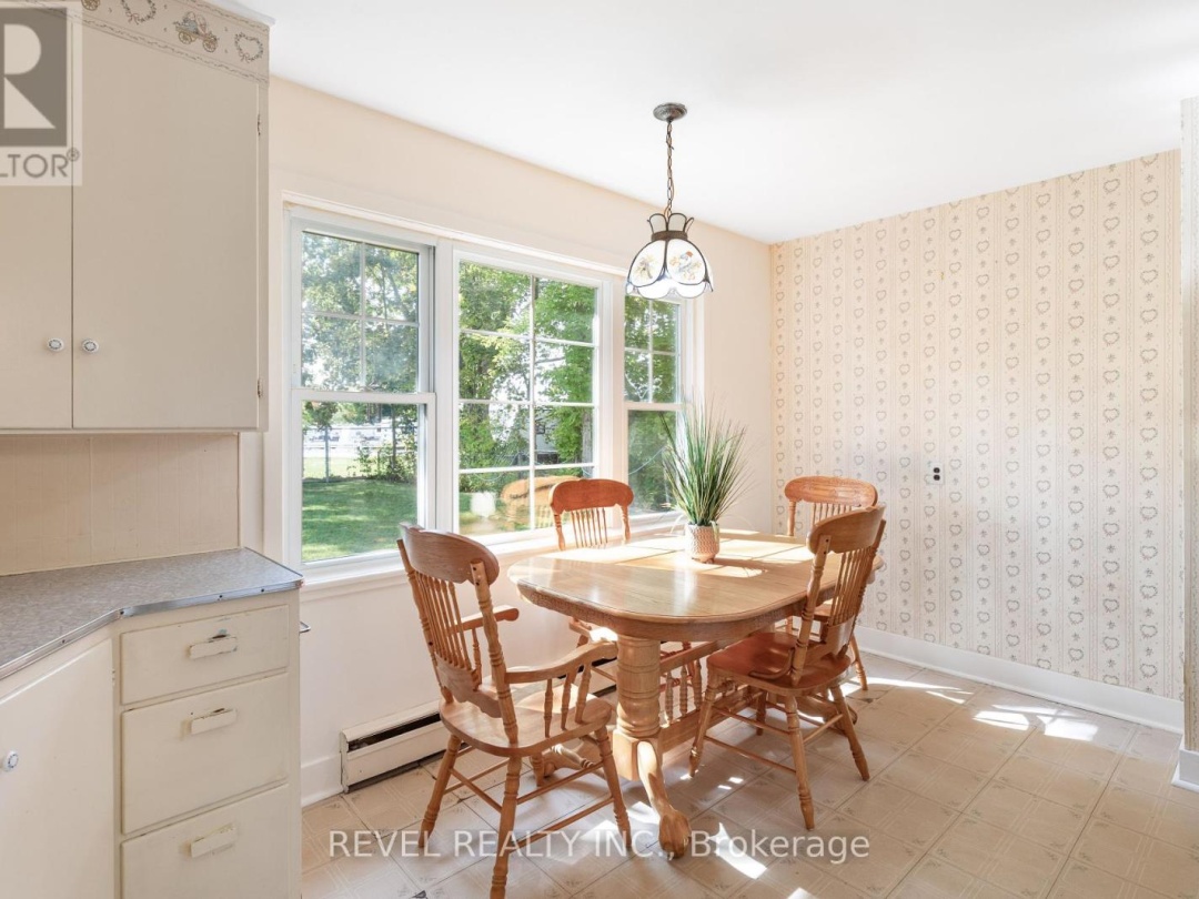 72 KING STREET W, 