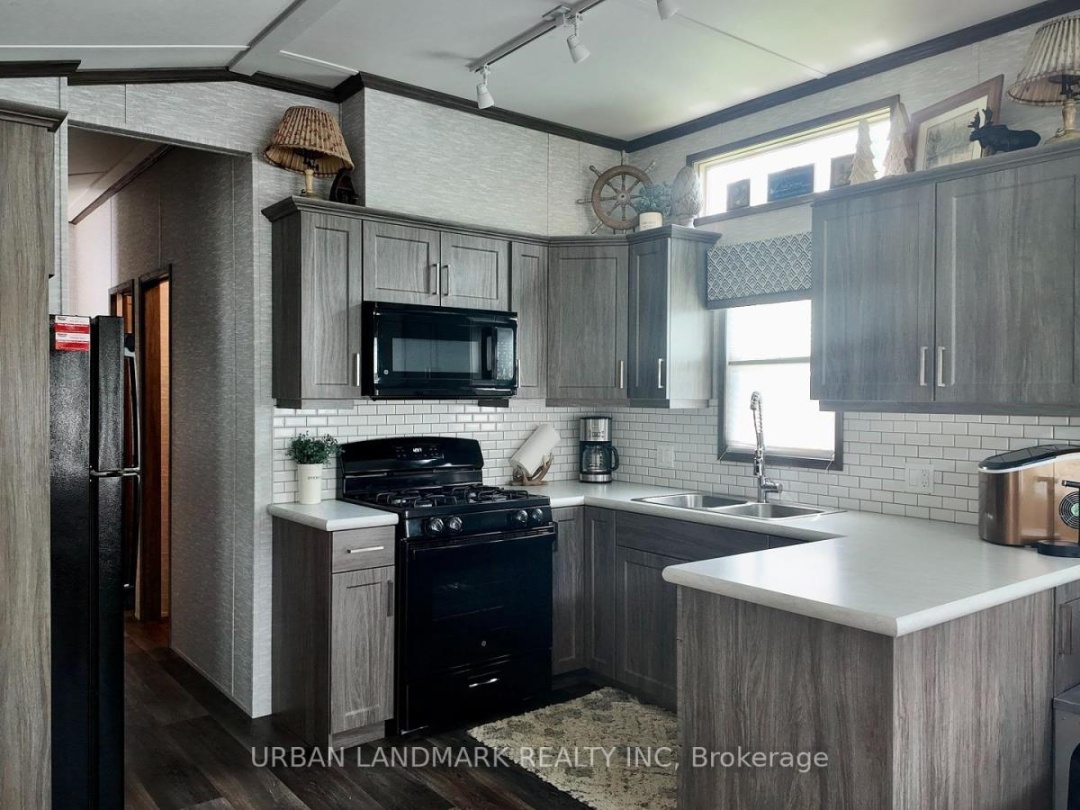2612 VICTORIA ROAD, 