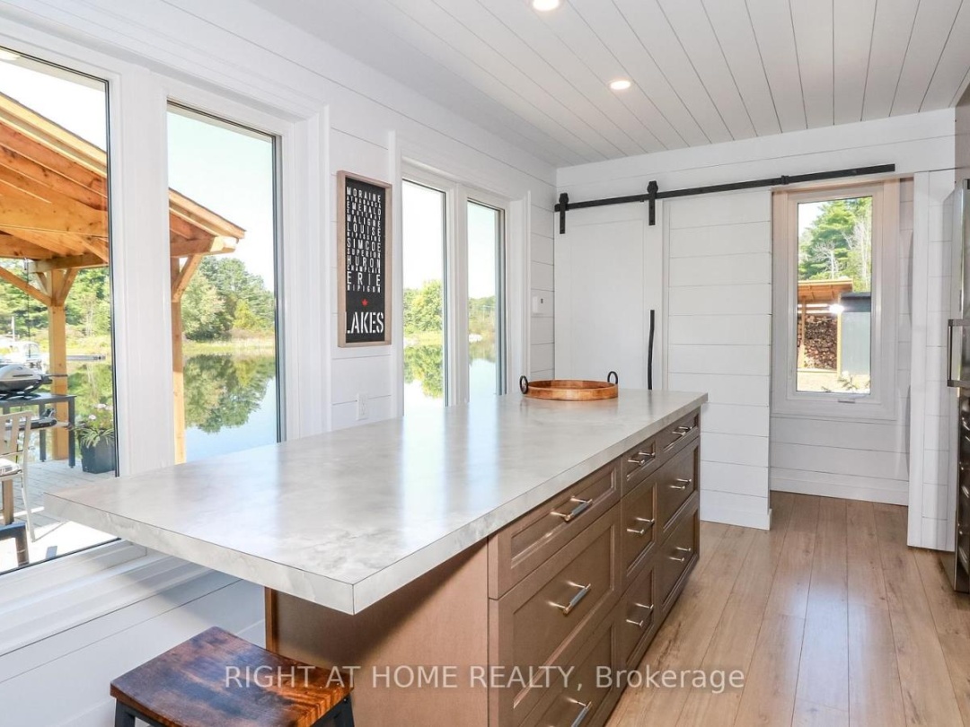 8150 Laidlaw Avenue, Severn Lake