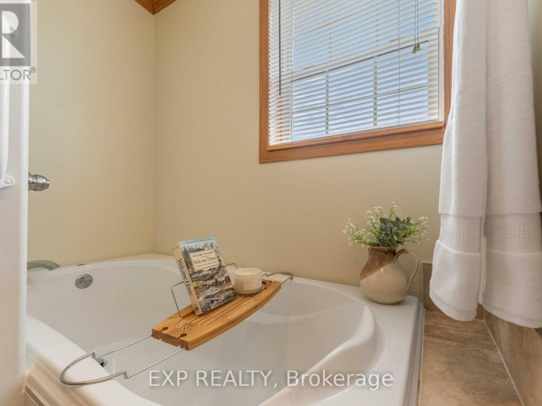 56 CREEKSIDE CIRCLE, 