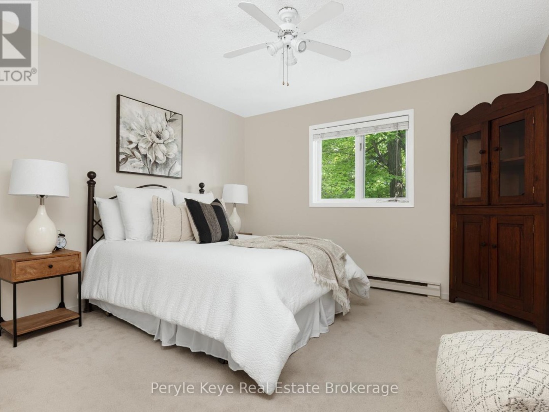 2 63 Southbank Drive, Lake Muskoka