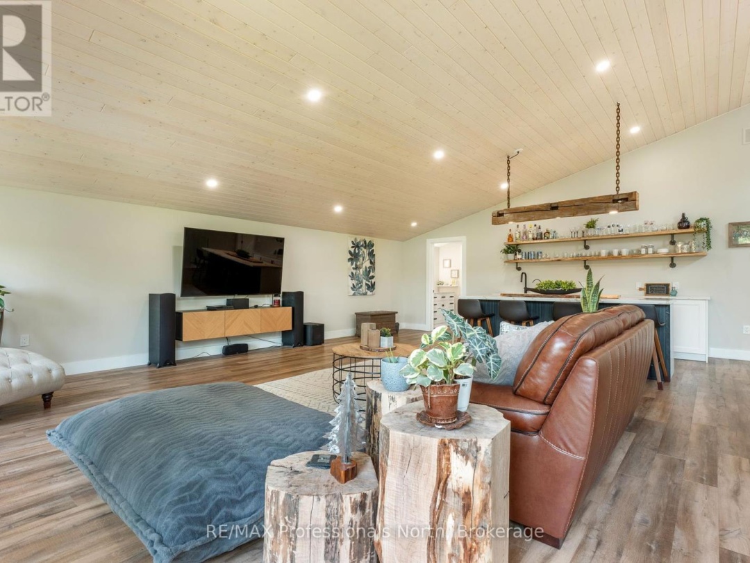 1063 Mink Road, Long Lake