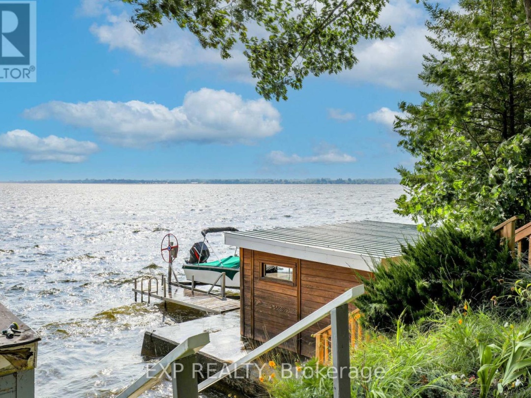 10 Sixth Street, Sturgeon Lake