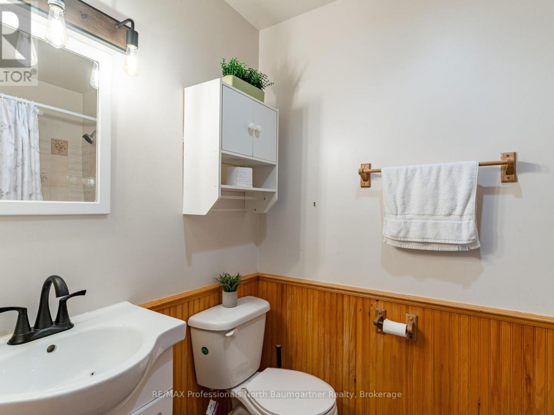 1053 Mink Road, Long Lake