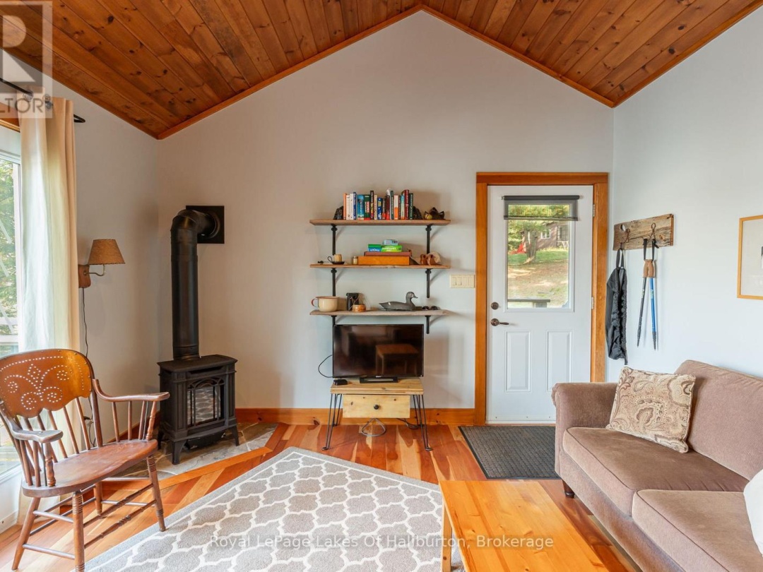 1070 Frank's Lane, Maple Lake