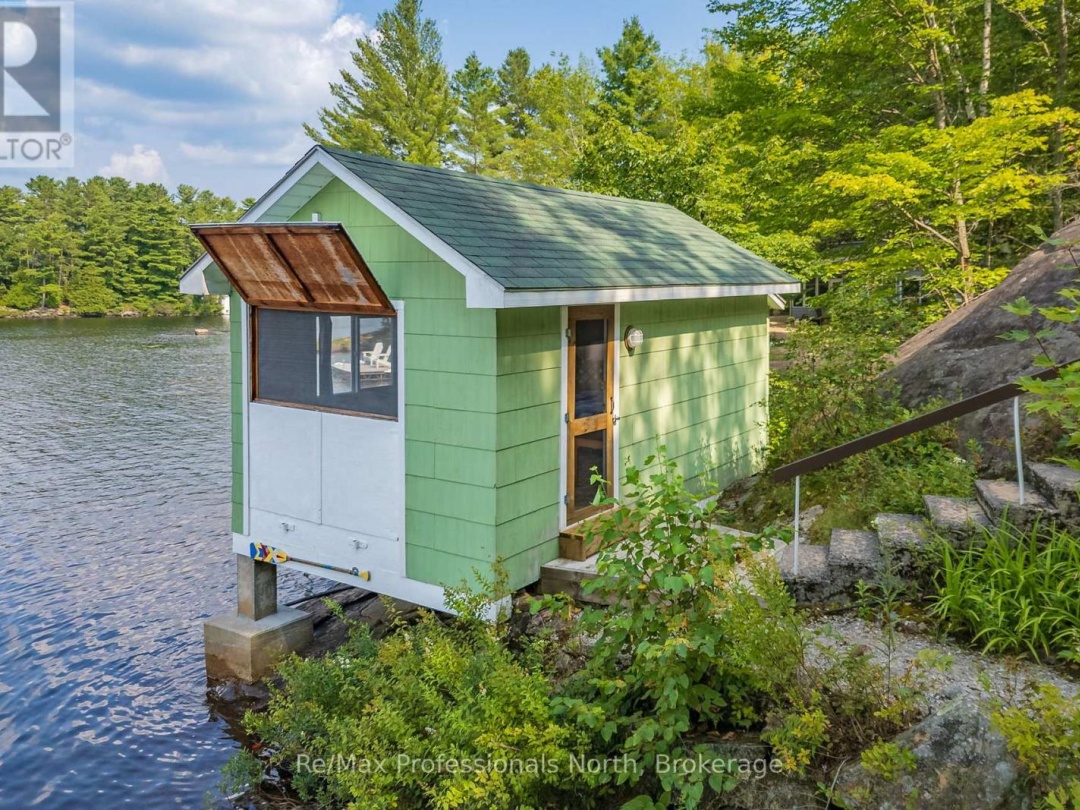 1020 Road 2000, Muldrew-south Lake