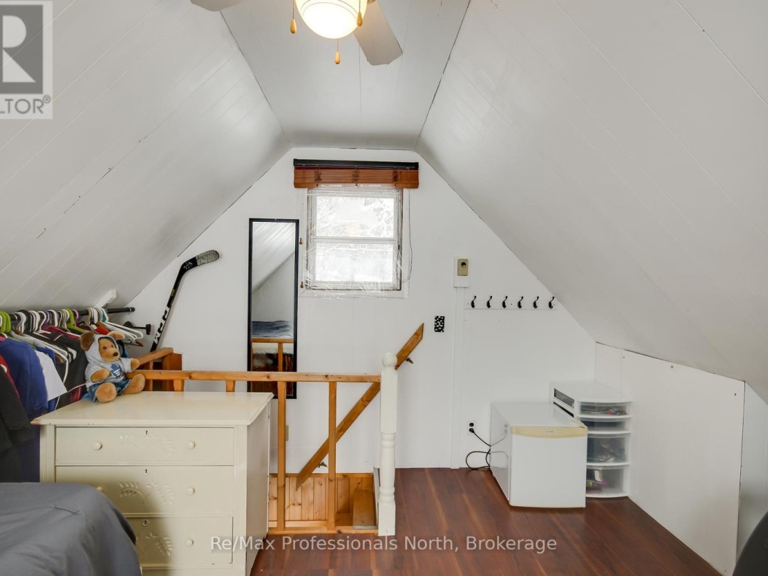 1055 Evanswood Drive, Morrison Lake