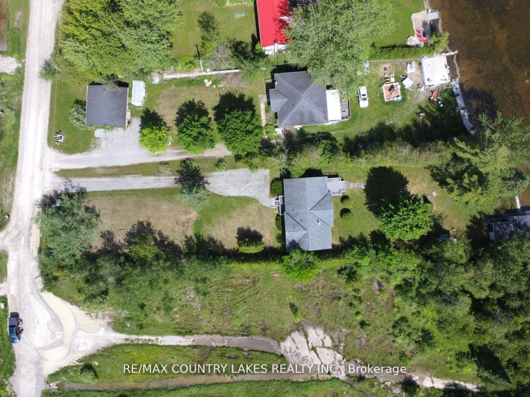 275 MCGUIRE BEACH ROAD, Canal Lake