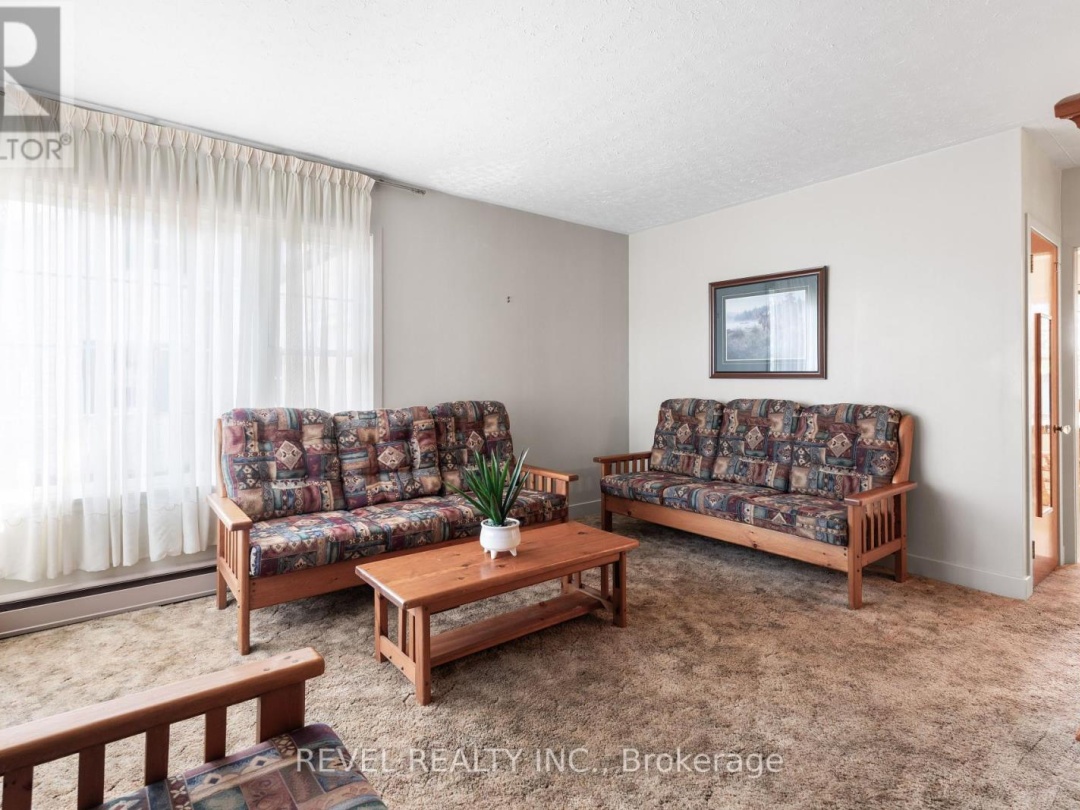 72 KING STREET W, 