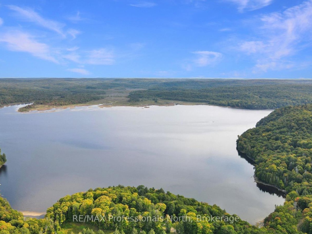 1034 Lone Wolf Crescent, Percy Lake
