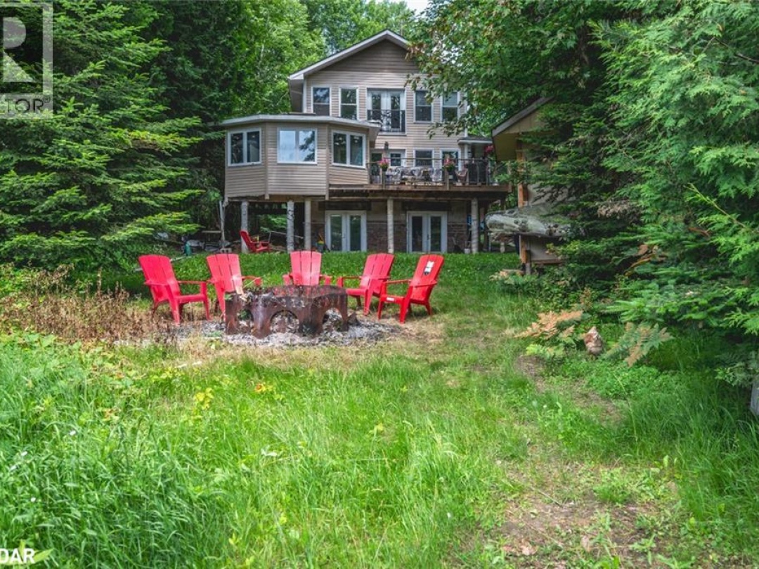 4 CLOVER Court, 