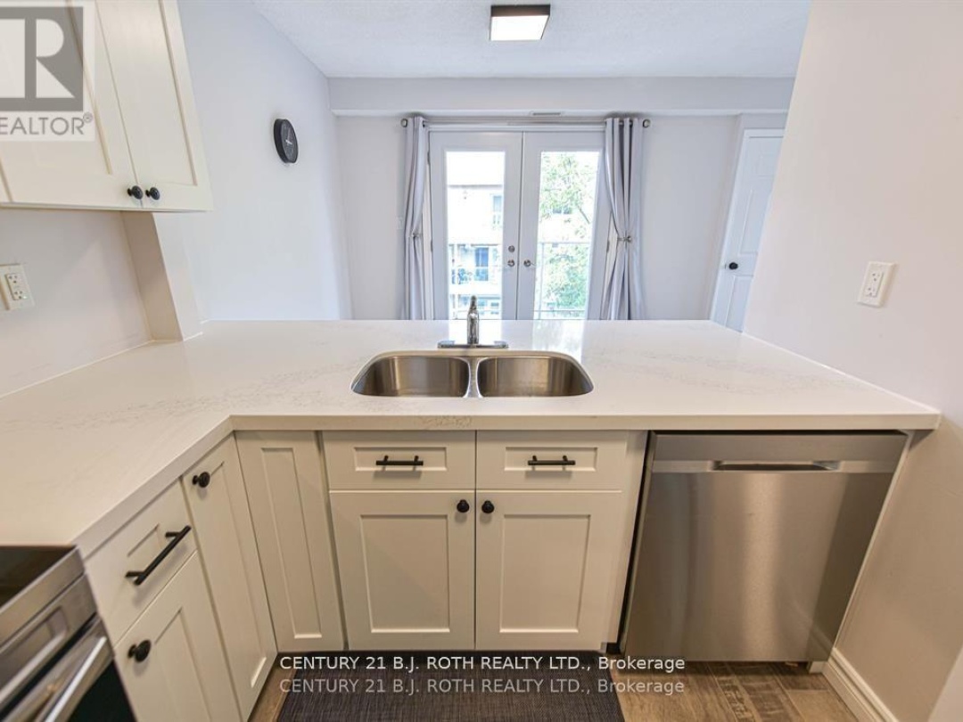 302 - 125 BOND STREET, 