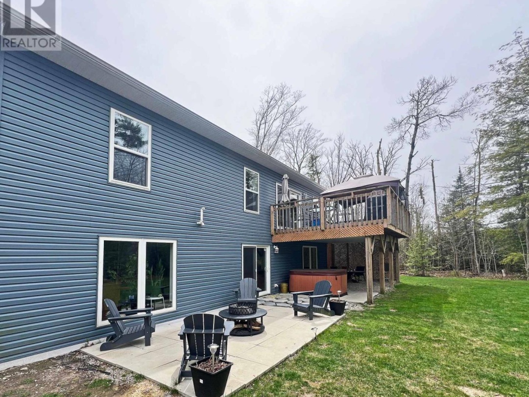 52 Meadows Avenue, Tay