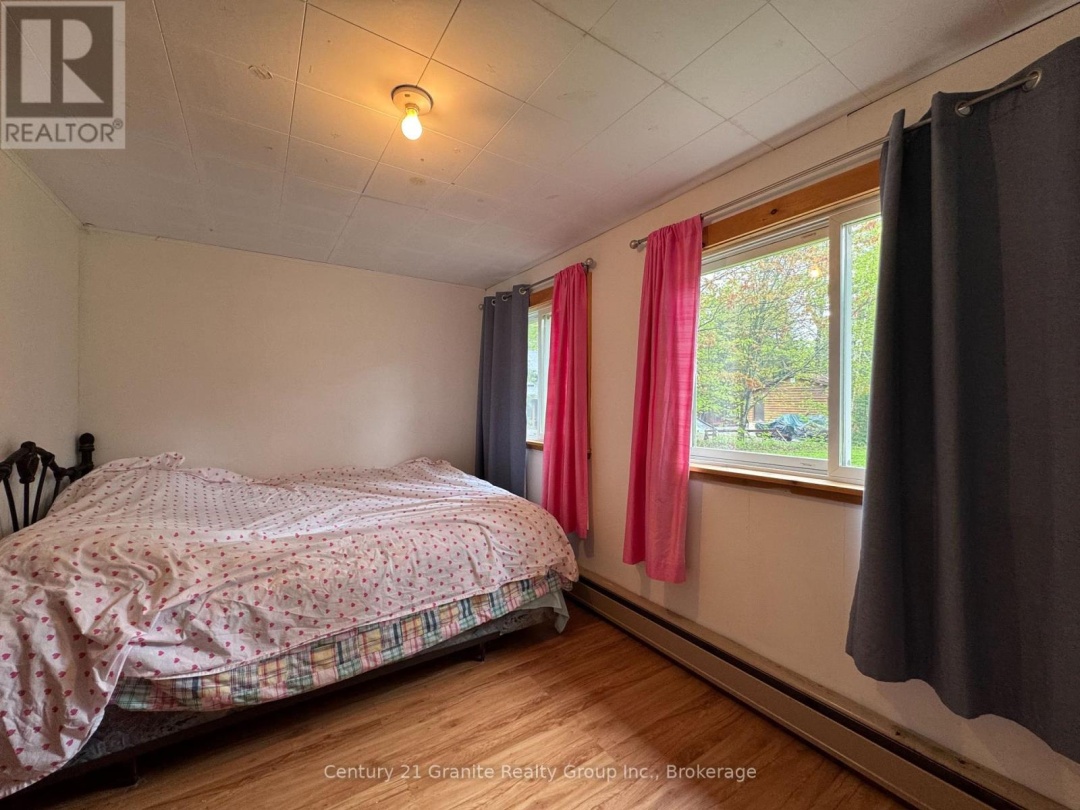 1036 Shirleys Road, Haliburton Lake