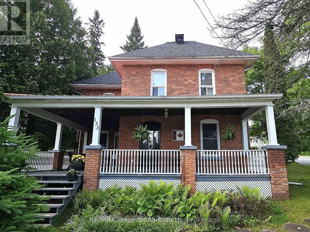133 MAIN STREET W, 
