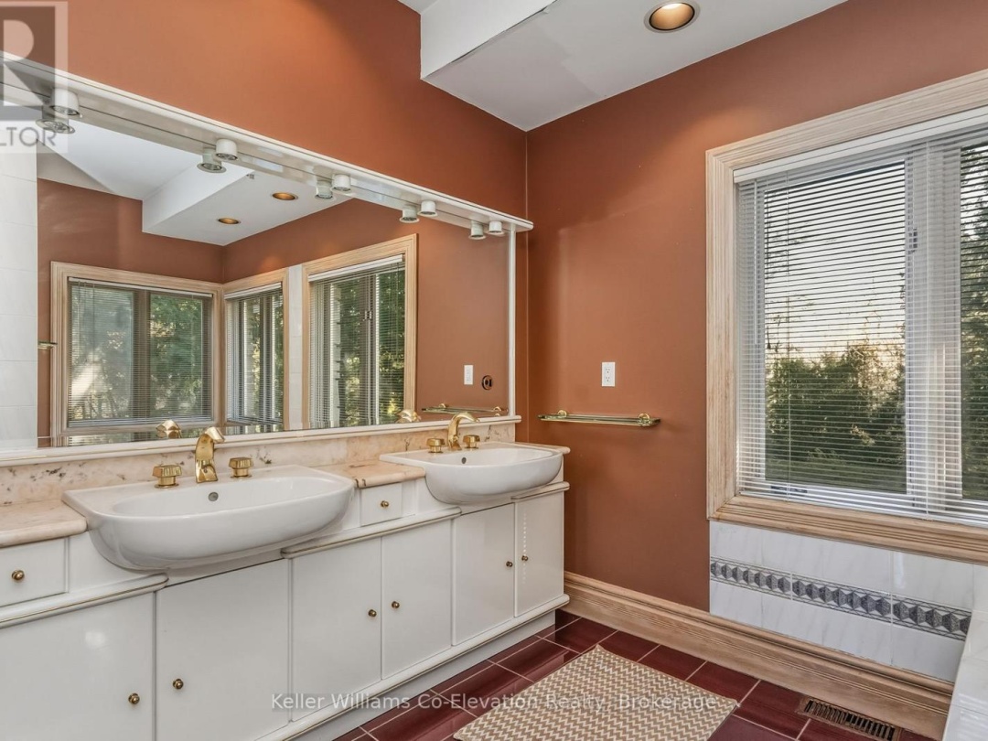 804 KINGS FARM ROAD, 