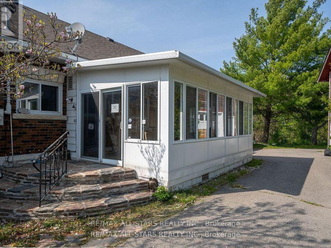 61 FRANCIS STREET E, 