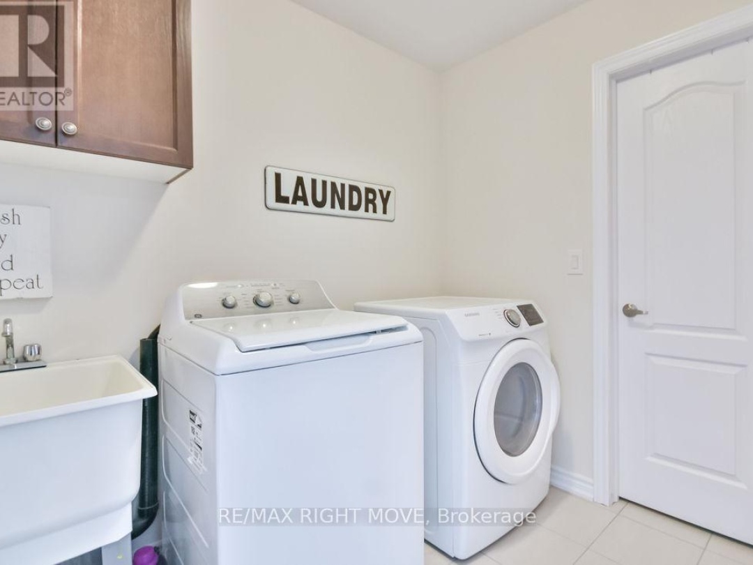 3117 Orion Boulevard, Orillia