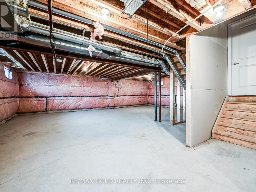 84 ATLANTIS DRIVE W, 