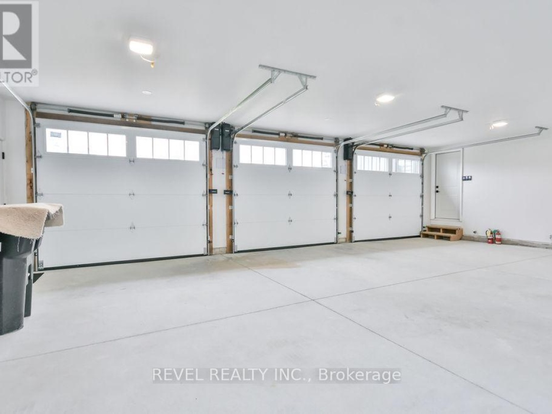 4 CLYDESDALE COURT, 