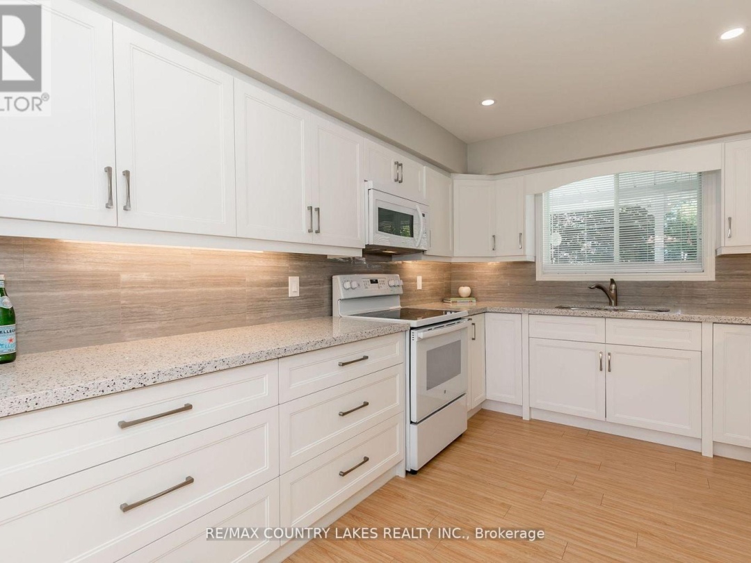 47 Lake Avenue, Lake Simcoe